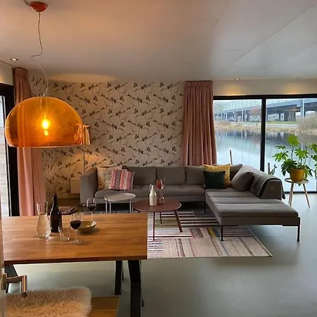 Unieke Woonark Met Privetuin En Free Parking. Apartamento Roterdão