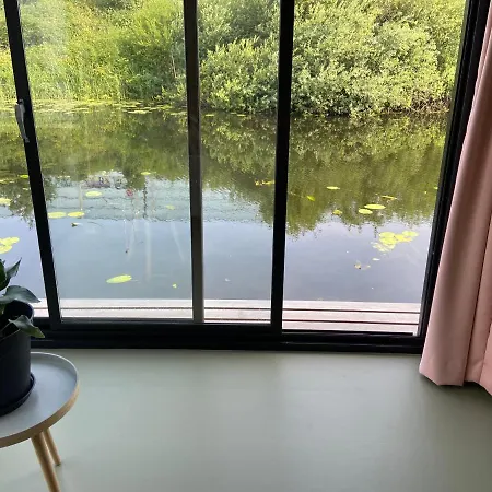 Apartman Unieke Woonark Met Privetuin En Free Parking.