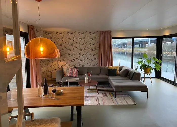 Unieke Woonark Met Privetuin En Free Parking. Apartman Rotterdam