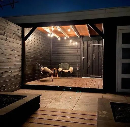 Unieke Woonark Met Privetuin En Free Parking.