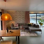 Unieke Woonark Met Privetuin En Free Parking. Apartamento Roterdão