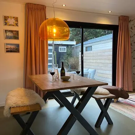 Unieke Woonark Met Privetuin En Free Parking.