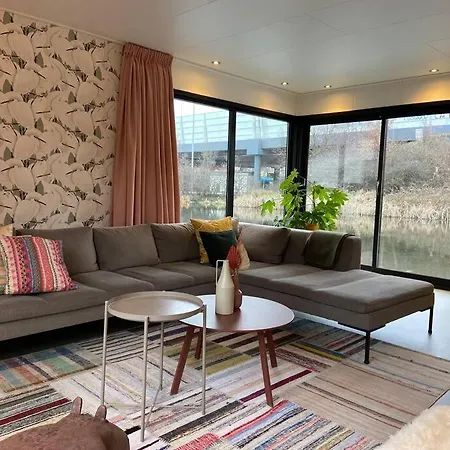 Unieke Woonark Met Privétuin En Free Parking. *