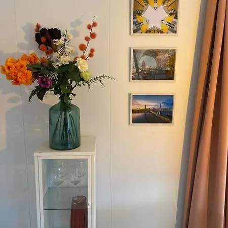 Unieke Woonark Met Privétuin En Free Parking. Apartamento Róterdam