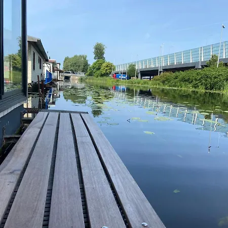 Unieke Woonark Met Privetuin En Free Parking. Rotterdam