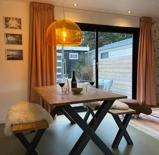 Unieke Woonark Met Privetuin En Free Parking.